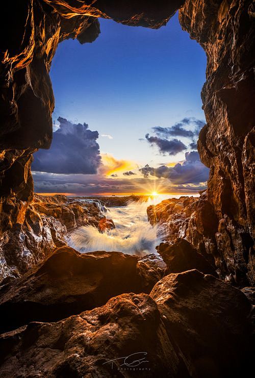 海蚀洞日落，洛斯维第斯村，加州 