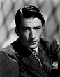 格利高里·派克 Gregory Peck（1916-04-05至2003-06-12）美国著名电影明星。1916年出生于美国加州。1942年他在舞台剧《清晨之星》中首次登场。1943年出演了他的首部电影《荣誉之日》。1945年他出演了希区柯克的影片《爱德华医生》并受到好评。5度获得奥斯卡金像奖提名。1962年因出演《杀死一只知更鸟》而获得奥斯卡最佳男主角奖。1968年获得美国电影学院终身成就奖。现实中的派克也是一位同情黑人的民权运动参与者，并获得过琼·赫肖尔特人道主义奖。