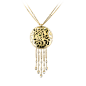 cartier-necklacesPANTHÈRE項鏈
18K黃金，鑽石，沙弗萊石，黑漆

編號: N7065400
美洲豹是卡地亞的品牌象徵之一，1914年，它首次現身於珠寶世界，而路易·卡地亞則是品牌的馴獸先驅，此後，路易的合作夥伴貞杜桑（Jeanne Toussaint）將美洲豹圖案發揮得淋漓盡致：手鐲、胸針、耳環、長項鏈、腕錶，都有美洲豹矯健的身形。新系列更是以豐富多彩的美洲豹形態，盡情展現野性之美，動物之魅。

18K黃金項鏈，美洲豹裝飾吊墜。吊墜鑲嵌美鑽，一隻眼睛為沙弗萊石榴石，黑漆斑點。吊珠