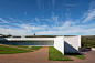 bloco arquitetos aligns torreão house with brazilian landscape