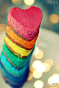 心形的彩虹蛋糕 ，希望有彩虹一样的心情~