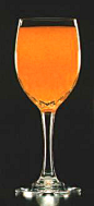 奥林匹克 OLYMPIC；材料：
白兰地--------------1/3 
橙色柑香酒----------1/3 
柳橙汁--------------1/3 
用具：调酒壶、鸡尾酒杯
做法：将冰块和材料倒入调酒壶中摇匀即可 
    这种鸡尾酒诞生在巴黎有名的高级饭店--「丽晶饭店」。橙色柑香酒独特的微苦味道不但将柳橙 汁的甜味衬托得恰道好处，同时也使白兰地的香味更加浓郁、香醇。这种鸡尾酒是为了纪念1900 年在巴黎举行的奥林匹克运动会所调制的。