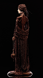 世界上最奢侈的手工娃娃，俄罗斯艺术家Alexandra Koukinova的高级手工娃娃。她们穿着时髦的装饰艺术时期风格的服饰，精美的刺绣图案和丰富的服装面料，非常复古，感觉就像老黑白电影里的女明星。