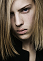 吉米·埃贝尔Jamie Campbell Bower 