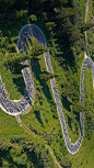 多洛米蒂自行车马拉松比赛，意大利 (© Aurora Photos/Alamy)
图中的这些赛车手正在参加多洛米蒂自行车马拉松比赛，在这些参赛者中，最快最有耐力的选手将会穿越意大利多洛米蒂山，骑行穿过7座山口，看到最美的风景。举行赛事的目的是为了鼓励人们健康环保出行，这次活动由美国自行车协会赞助，他们认为骑自行车有很多好处——健康以及营造更美好的生存环境。
2018-05-14
欧洲, 意大利, 巴迪亚