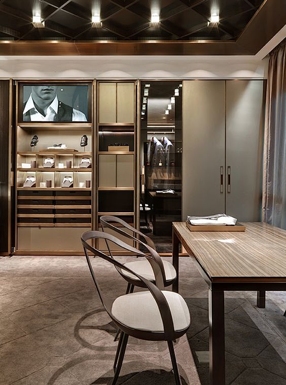 Brioni Flagship Stor...