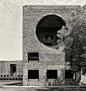 艾哈迈德巴德印度管理学院 Indian Institute of Management Ahmedabad by 路易斯·康 Louis I. Kahn - 灵感日报 : 去掉了色彩却看到了更多……这组由摄影师Cemal Emden拍摄的著名现代主义建筑大师路易斯·康（Louis I. Kahn）设计的艾哈迈德巴德印度管理学院 Indian Institute of Management建筑图片，以极强的表现力让我们领略到何为大师笔下的质感、比例与细节层次……