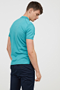 真丝混纺Polo衫 - 浅绿松石色 - Men | H&M CN : 至臻品质。精细针织Polo衫，丝棉混纺面料，纽扣半开襟，领口、袖口和下摆有罗纹。