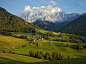 6.09 午后阳光：意大利山村
「义大利的圣玛德莲城坐落在多洛米蒂山脉(Dolomite mountain)山脚下，午后时分的景色美得惊人，」摄影师约翰‧布拉格写道。
