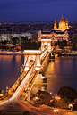 塞切尼链桥的夜景。 布达佩斯，匈牙利