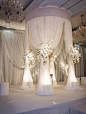 #婚礼布置# #白色婚礼# Dazzling Wedding Inspiration - MODwedding：wedding-reception-ideas