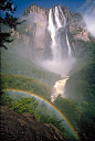 在委内瑞拉安赫尔瀑布，是世界上最高的瀑布