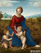 拉斐尔《草地上的圣母》又名《圣母子与圣约翰》，是意大利文艺复兴时期绘画的杰出代表之一。拉斐尔借助宗教主题表现现实与理想相结合的完美女性形象，以颂扬人性中的至善、至美。画面中的人物画得令人赞叹不已，圣母玛利亚俯视着两个孩子，她的表情使人难以忘怀。

