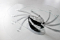 2011 款Calligaris Orbital桌子的玻璃台面展示了其创新的外延机构。