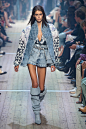 Isabel Marant Spring 2019 Ready-to-Wear Fashion Show : The complete Isabel Marant Spring 2019 Ready-to-Wear fashion show now on Vogue Runway.