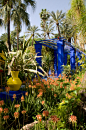 建筑结构,园艺器具,建筑,旅游目的地,户外_153938549_A cobalt blue pergola surrounded by cactuses and palm trees in the Majorelle Garden, Marrakech, Morocco, North Africa, Africa_创意图片_Getty Images China