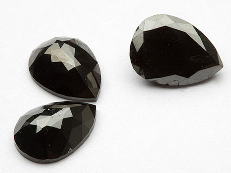 它们只是小石头：黑钻