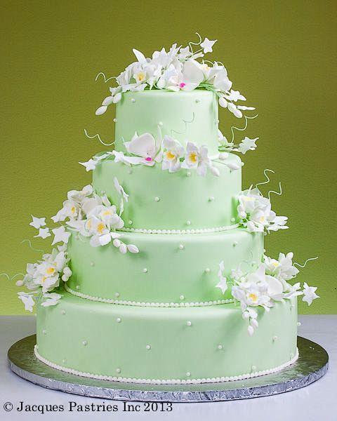 兰花装饰的婚礼翻糖蛋糕,
