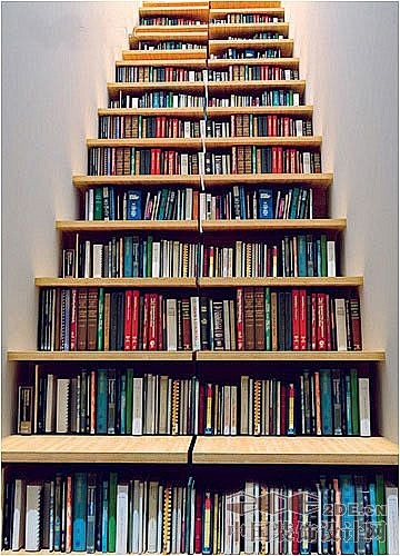 楼梯来装书，这个想法真不错！
