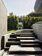 巴林顿住宅 Barrington Residence / Eric Rosen Architects :   Eric Rosen Architects: 巴林顿住宅是埃里克·罗森建筑事务所(Eric Rosen Architects)于2015年4月设计完成的一个家庭住宅，其设计概念的灵感来源于场地和环境、客户对南加州气候的室内外生活体验的渴望，以及著名艺术家戈登·马特-克拉克(Gordon M...