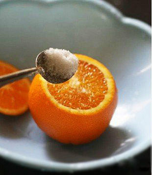 最好的止咳方法——盐蒸橙子
1、彻底洗净...