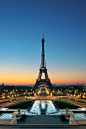 Just before sunrise at Eiffel Tower, Paris 埃菲尔铁塔的日出之前，巴黎
