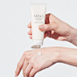 Smooth your skin in the softest way with our tofu-inspired Soft Cushy Polisher.
#shiseido #waso #jbeauty #japanesebeauty #skincare #nature #smooth #soft #tofu #washoku #simplicity #skincaretip #skincareregime #TofuPolisher