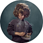 这组吸烟小孩的照片，由比利时摄影师Frieke Janssens拍摄，她创作的灵感源于看到一段在印尼拍摄的影片，影片中一名只有两岁大的小孩在熟练地吸烟，这令她感到分外震惊。