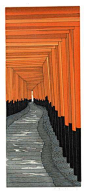 Torii gates along the walkway to Fushimi Inari shrine, Kyoto, woodblock print by 加藤晃秀 / Teruhide Kato: