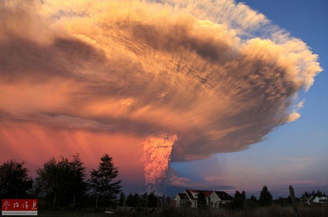 智利火山喷发：火山灰高20千米恍如世界末...