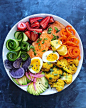 thedelicious rainbowl season
.
strawberries
fresh carrot spirals
curry-roasted cauliflower
seven minute egg
lemon vinaigrette
avocado
fresh cucumbers
slow roasted salmon
purple sweet potato chips
pickled red onions