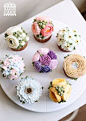 floral buttercream cupcakes - they are too gorgeous to eat!  ~  we ❤ this! moncheribridals.com