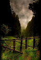 Valley Gate, The Cascades, Washington
photo via dawn