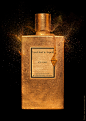 Parfum et Champagne Or : Flacons et bouteilles sur le thème de l'or. Bottles with gold.