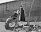 Ansel Adams - Nurse Aiko Hamaguchi, patient Tom Kano, Manzanar Relocation Center, 1943.亚当斯