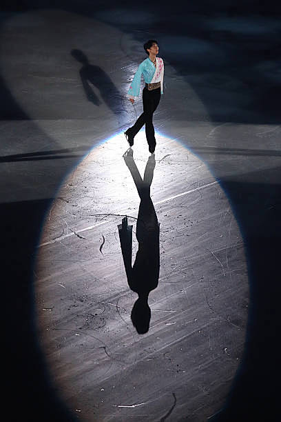 Yuzuru Hanyu perform...