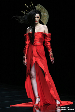 红丸酱采集到时装-剪裁-服装设计