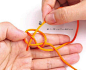 双线纽扣结也就是利用两根线编成纽扣造型的结式，它属于较实用的结。因其结形小巧，且最大的特点是不易松散，因此就常常被用于编制一些结饰的开端或是结尾，有时双线纽扣结也被用来编制项链或是腰带中间的装饰结，也是别有一番风味的哦。 #DIY#