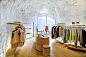 隈研吾为家居品牌『上下』设计的零售空间，用织物营造纯净自然的氛围