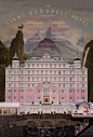 《布达佩斯大饭店- The Grand Budapest Hotel 》故事要从一位无名作家（裘德·洛 Jude Law 饰）说起，为了专心创作，他来到了名为“布达佩斯”的饭店，在这里，作家遇见了饭店的主人穆斯塔法（F·莫里·亚伯拉罕 F. Murray Abraham 饰），穆斯塔法邀请作家共进晚餐，席间，他向作家讲述了这座饱经风雨的大饭店的前世今生。
饭店曾经的主人名叫古斯塔沃（拉尔夫·费因斯 Ralph Fiennes 饰），而年轻的穆斯塔法（托尼·雷沃罗利 Tony Revolori 饰）在当时不