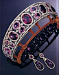 这是约瑟芬皇后的紫水晶项链，西尔维娅王后首次将它改装成王冠