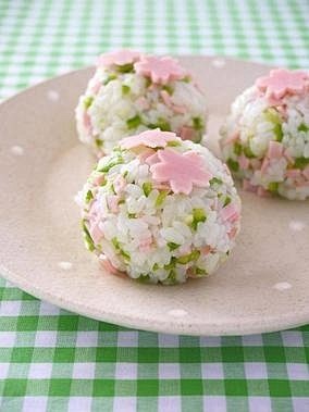 お花見気分で桜おむすび♪ ＆ ご飯のお供...