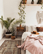 bohemian chic bedroom decor with houseplants #houseplantclub #bohemiandecor #bohochic #bedroomdecor