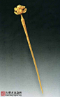 明 镶玛瑙梅花形金簪 1993年湖南凤凰沱江镇老官祖古墓群出土。