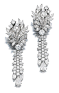 PAIR OF DIAMOND PENDENT EARRINGS.