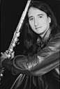 Ron Korb(雷恩.寇伯)被誉为是当代第一魔笛手的Ron Korb(雷恩.寇伯)，他具有日加的混血血统，所以作品往往带有东方风味，毕业于加拿大多伦多音乐学院，除了正规的古典训练之外，更令人惊奇的就是他能够演奏世界各地共十五种的管乐：长笛，爱尔兰长笛，中国竹笛，日本薄笛等乐器都是他的领域。他共发行过九张跨国专辑，全球超过十六个国家邀请登台演出。
 