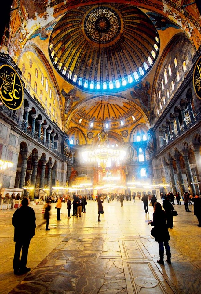 圣索菲亚大教堂是古都伊斯坦布尔最大的教堂...