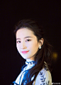 组图：刘亦菲水墨裙气质超凡 抚脸甜笑温柔似水 : 11月29日，刘亦菲在微博晒出为某杂志拍摄的写真照。