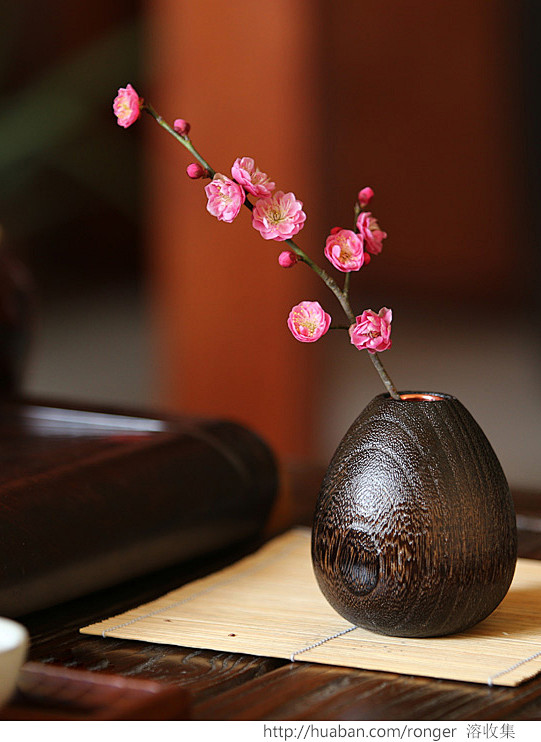 茶鼎夜烹千古雪，花影晨动九天风。