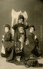 東京博覽會ニ於ケル藝妓ノ手踊 / Posture dancing by geigi at Tokyo Exhibition, 1900 || Geigi is the correct term for a geisha in the Kanto region, which includes Tokyo and its neighboring provinces.